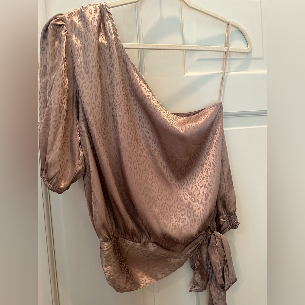 Do + Be One Shoulder Top - Picture 1 of 4